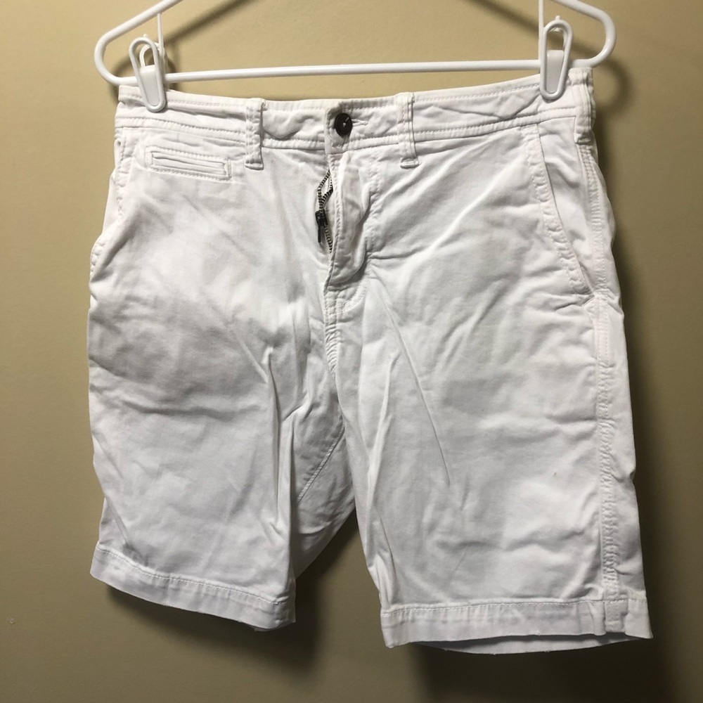 AMERICAN EAGLE EXTREME FLEX KHAKI SHORTS